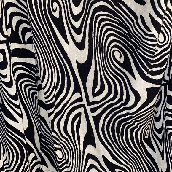 Geo Midi Skirt with Slit - Picture 5 of 7